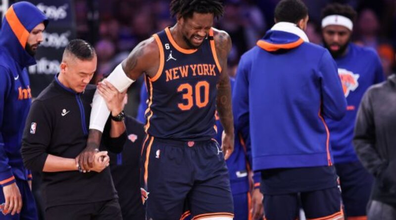 Knicks All-Star Randle exits with sprained ankle