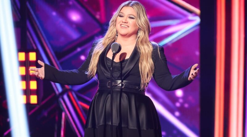 Kelly Clarkson Teases ‘Chemistry’ Lead Single ‘Mine’: Hear a Tiny Vocal Snippet