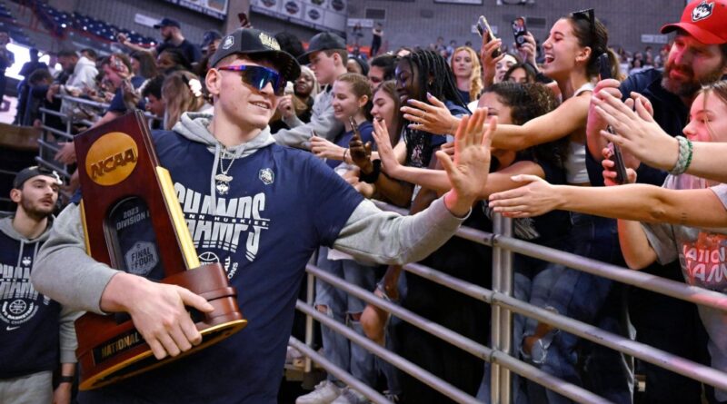 UConn celebrated in return to ‘basketball country’