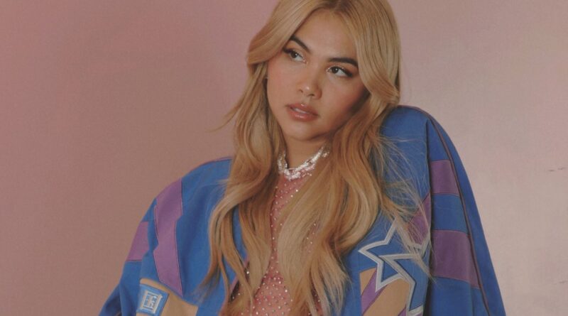 Watch Hayley Kiyoko Sing ‘Pretty Girl’ to Girlfriend Becca Tilley at London Concert