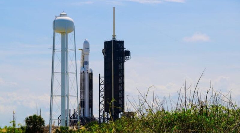 Watch Live as SpaceX Attempts First Fully Expendable Falcon Heavy Mission After Delay [Update]