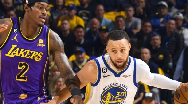 Follow live: With backs against the wall, Warriors look to stay alive against Lakers