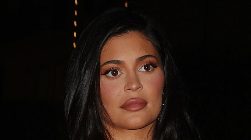 Kylie Jenner’s Company Sued By Model Who Says She Wasn’t Paid on Time