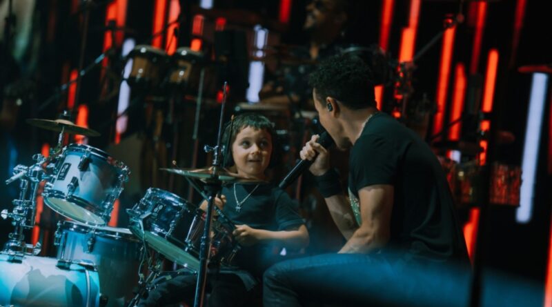 Fonseca Shares Stage With 5-Year-Old Son & Other Surprises at Miami Show