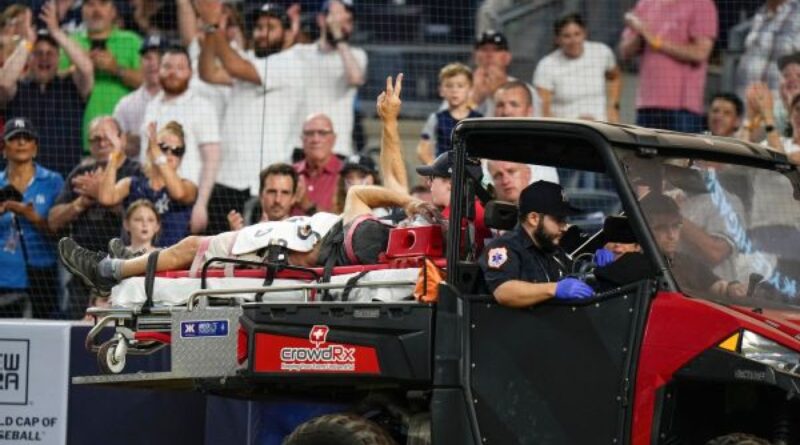 Wild throw injures cameraman at Yankee Stadium
