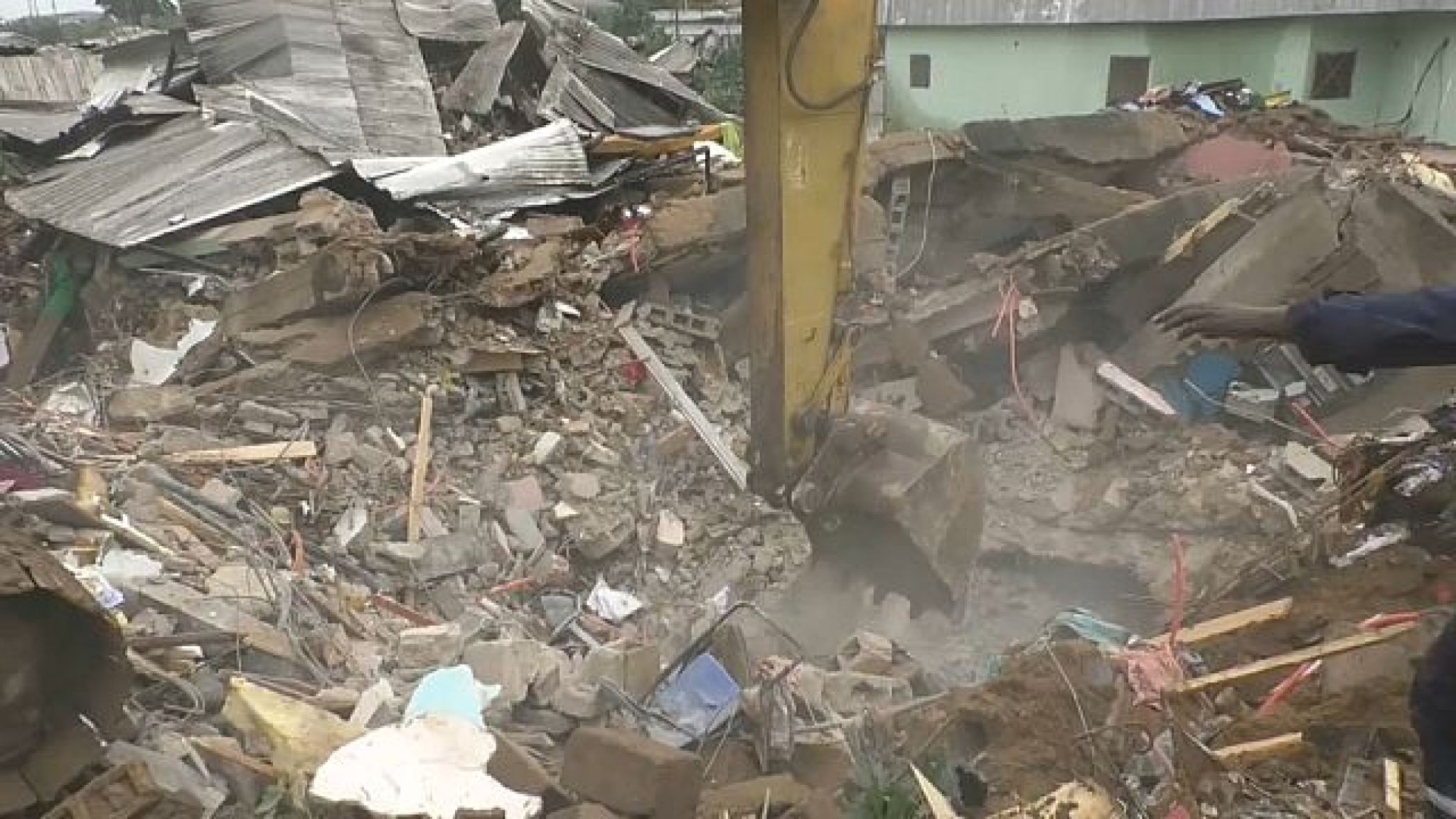 Many dead and injured as building collapses in Cameroon Many dead and injured as building collapses in Cameroon