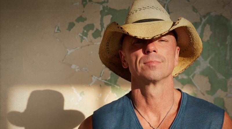 Kenny Chesney Offers Impromptu Acoustic Performance in Key West Bar