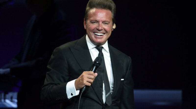 Luis Miguel Kicks Off His 2023 Tour in Latin America: Here’s the Full Setlist