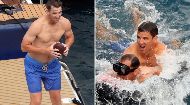 Eli Manning Shows Off Retirement Bod During Yacht Bro Sesh With Shaun O’Hara