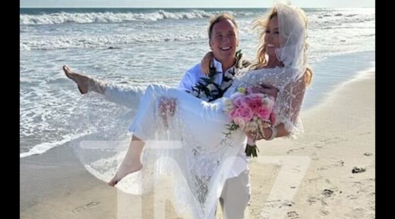 Lakers Owner Jeanie Buss Marries Comedian Jay Mohr in Malibu