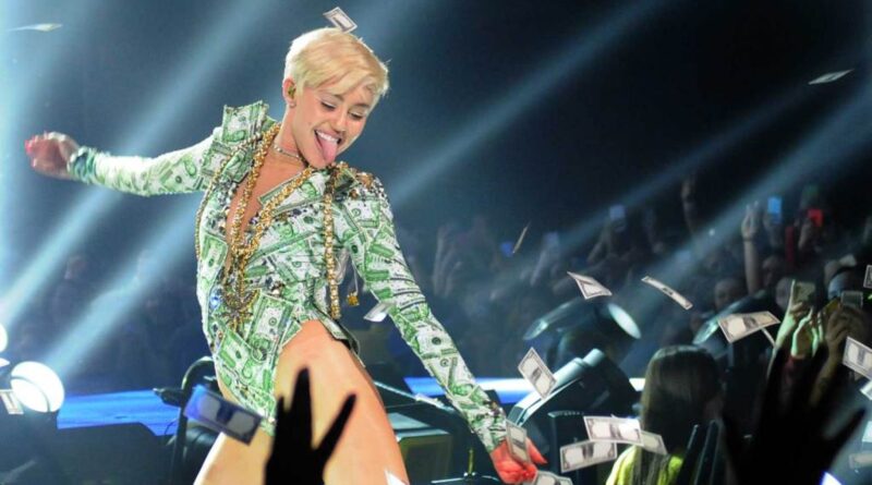 Miley Cyrus Didn’t ‘Make a Dime’ on Bangerz Tour: ‘I Paid For It All to Make It Exactly What I Thought I and the Fans Deserved’