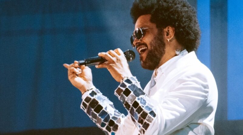 Maxwell and SiR Fire Up Fans at the Hollywood Bowl