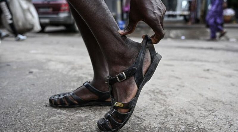 The “lêkê”, poor man’s shoes that have become a symbol of Ivorian culture