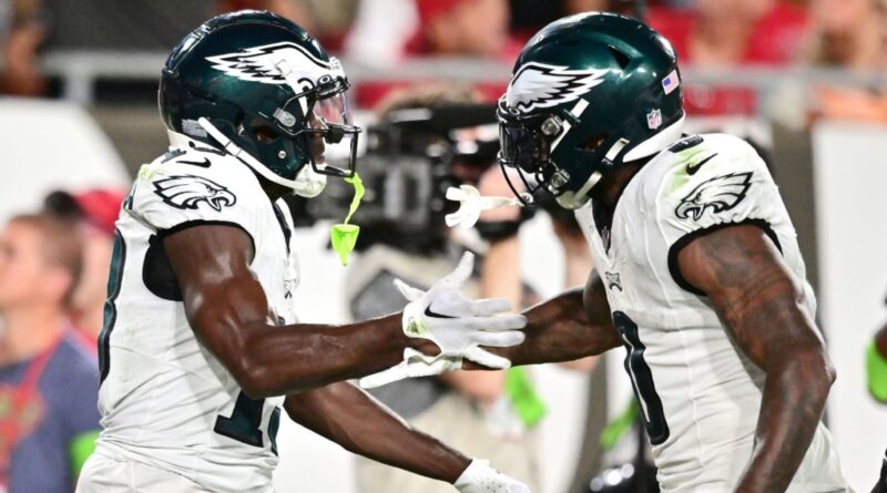 Eagles dominate Bucs on MNF in battle of unbeatens