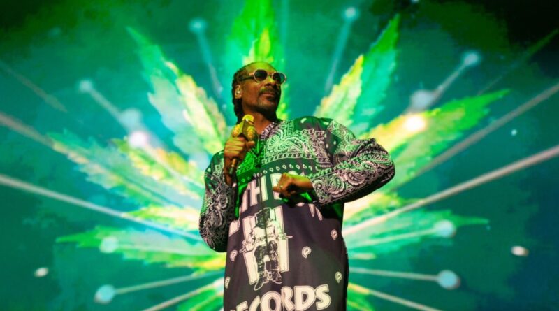 Snoop Dogg Says He’s Kicking His Sticky Icky Habit to the Curb: ‘I’ve Decided to Give Up Smoke’