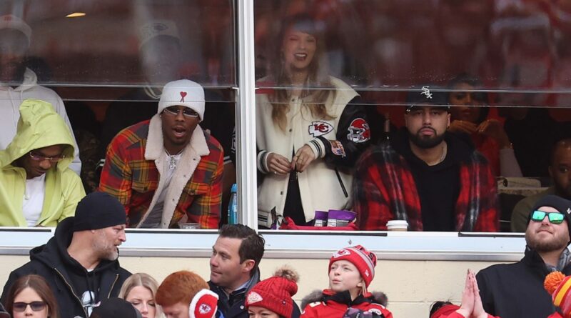 Taylor Swift Spends New Year’s Eve Watching Travis Kelce at Chiefs-Bengals Game in Kansas City