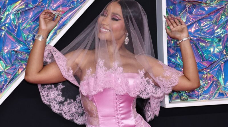 Nicki Minaj Permanently Grounds ‘Starships’ During NYE Show: ‘Stupid Song’