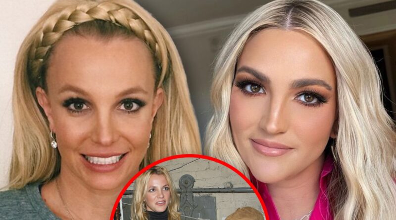 Britney Spears Shares Throwback Pic of Jamie Lynn, Crops Out Mom Lynne