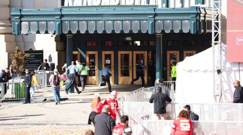 One dead, multiple hurt in Chiefs parade shooting