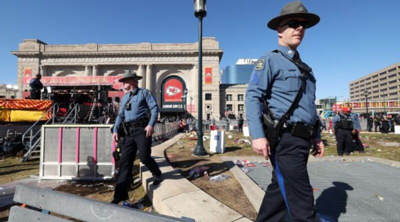 2 juveniles charged in shooting at Chiefs’ parade