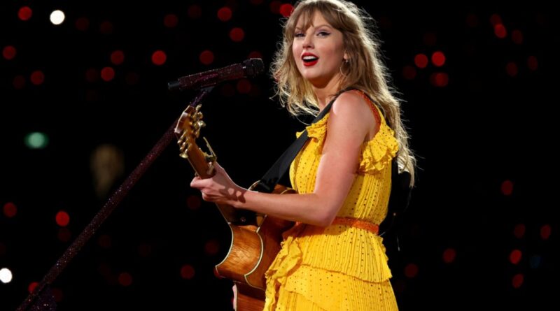 Taylor Swift Debuts ‘Getaway Car,’ ‘August’ & ‘The Other Side of the Door’ Mashup Live in Melbourne: Watch