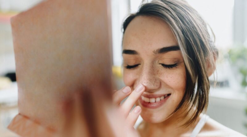 7 Top-Rated Freckle Pens That’ll Give You a Natural Sun-Kissed Appearance