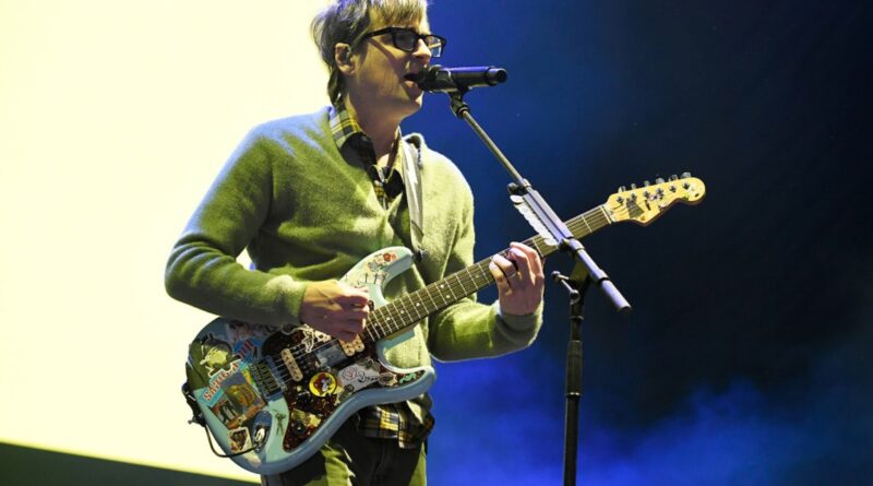 Weezer Teaming With Flaming Lips, Dinosaur Jr. For ‘Voyage to the Blue Planet’ 2024 North American Arena Tour