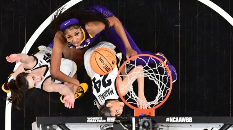 Elite Eight blockbuster: Will LSU or Iowa win title game rematch?