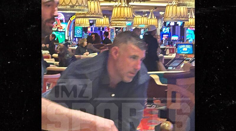 Mike Vrabel Plays Craps In Las Vegas