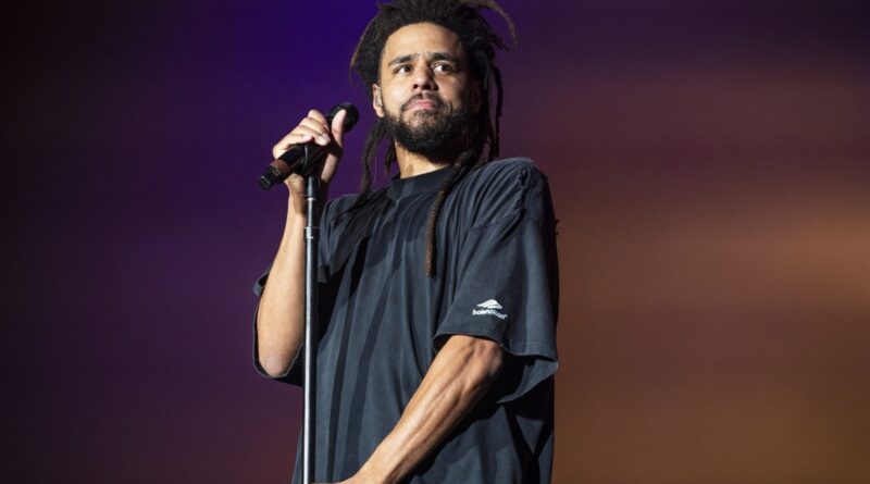 J. Cole Appears to Take Aim at Kendrick Lamar on ‘7 Minute Drill’: Listen