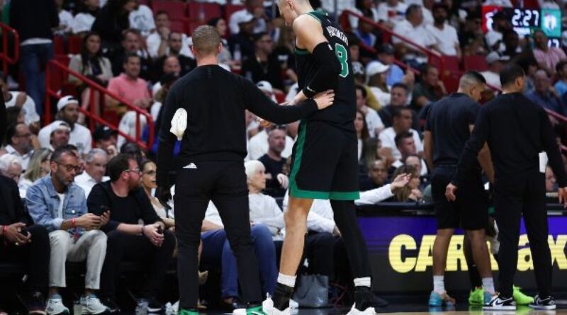 Celtics take 3-1 series lead but lose Porzingis