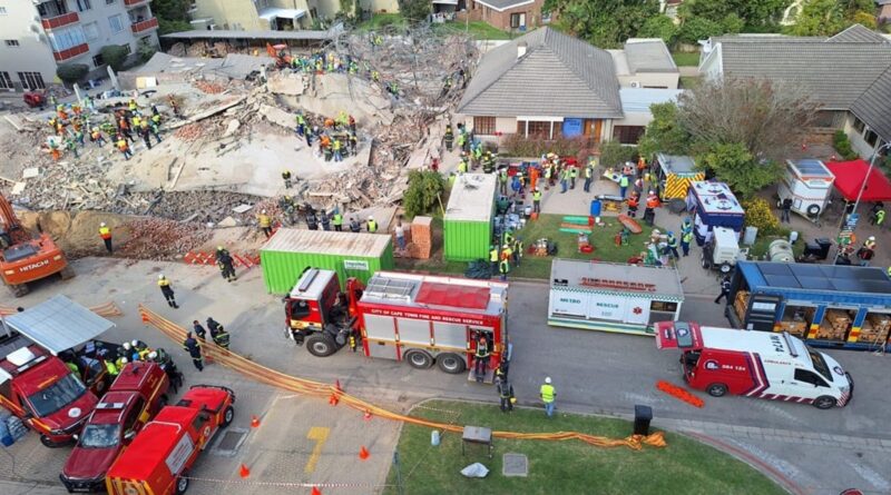 News24 | George building collapse: Heavy machinery, cranes roll in to assist with ‘slow, careful’ rescue