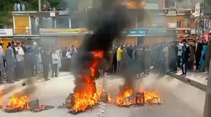 Clashes Erupt In PoK After Cops Arrest Public Action Committee Leaders, Activities Amid Protest Against Inflation