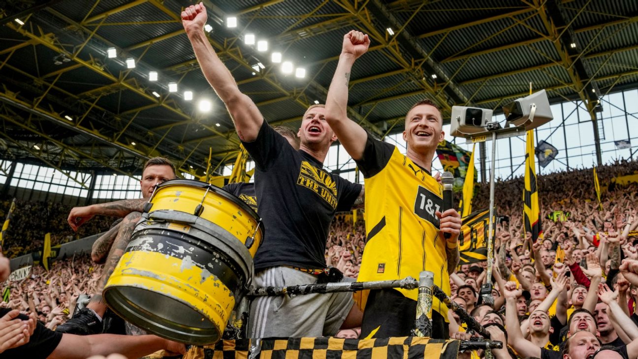 Reus buys all Dortmund fans beer in farewell game Reus buys all Dortmund fans beer in farewell game
