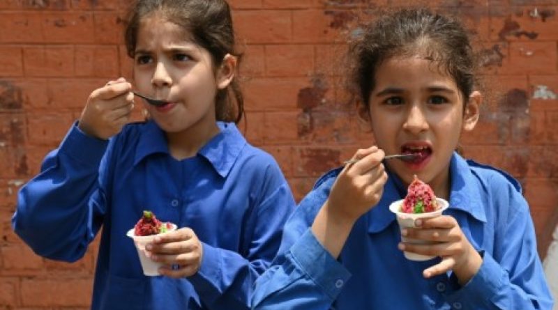 Heatwave cancels lessons for half Pakistan’s schoolchildren