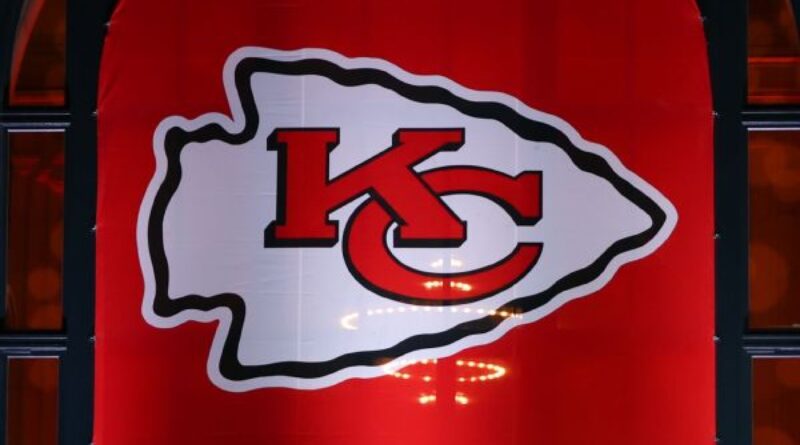 Bill approved to lure Chiefs, Royals to Kansas