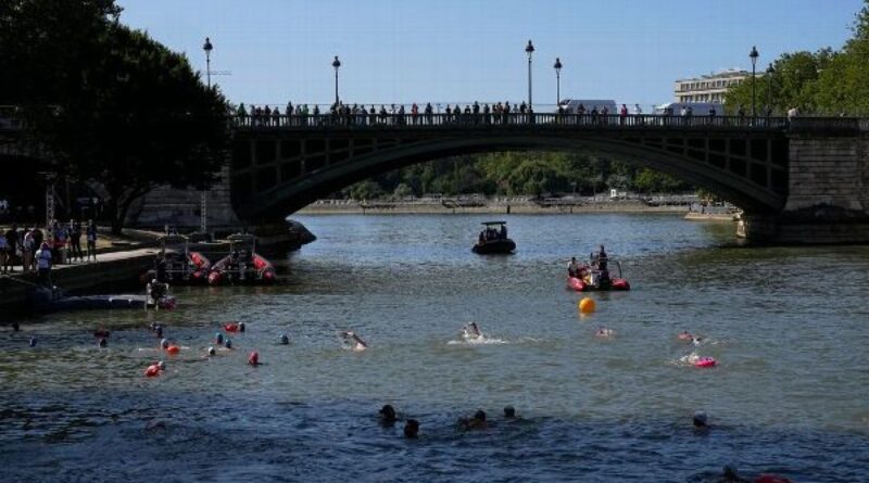 Three German swimmers fall ill after races in Seine