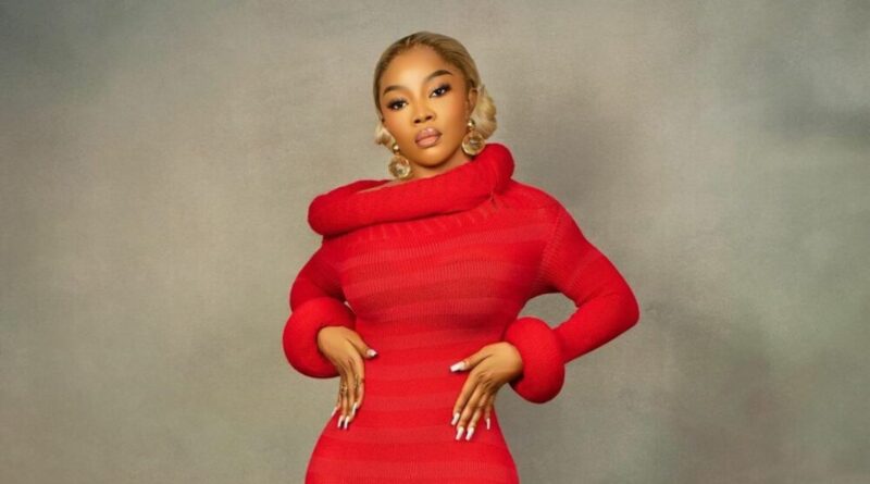 #BBNaija: Toke Makinwa Ignites the Screen in Red Hot Look on the 2nd Episode of ‘The Buzz’