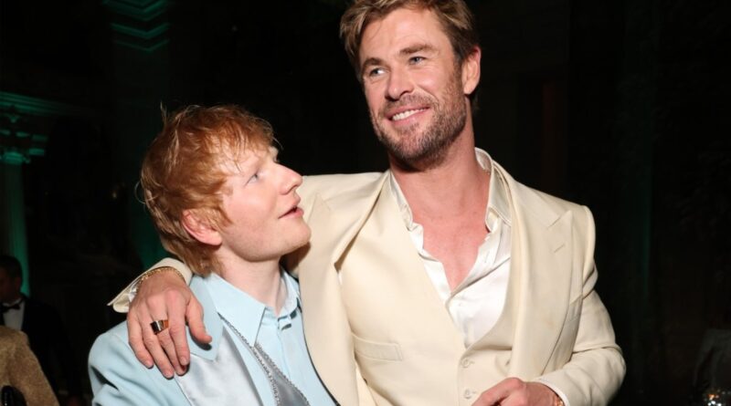 Ed Sheeran and Chris Hemsworth Play ‘Thinking Out Loud’ Together in Bucharest