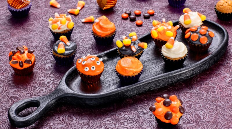 Fun-Size Halloween Cupcakes