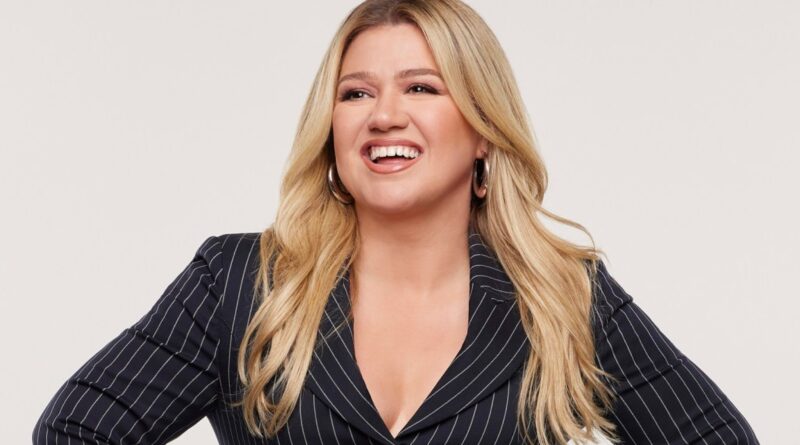 Kelly Clarkson Pours a Cup of Chappell Roan’s ‘Coffee’ for Kellyoke