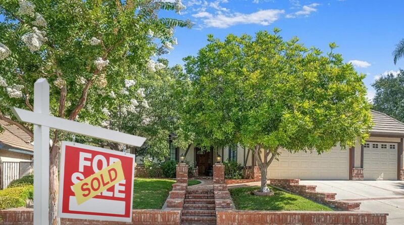 ‘Poltergeist’ House Becoming Airbnb, Replicating Actual Film Set