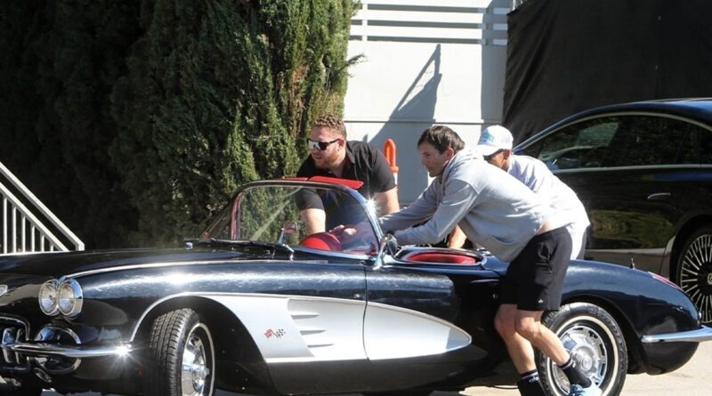 Ashton Kutcher’s Classic Corvette Breaks Down, Gets Out and Pushes