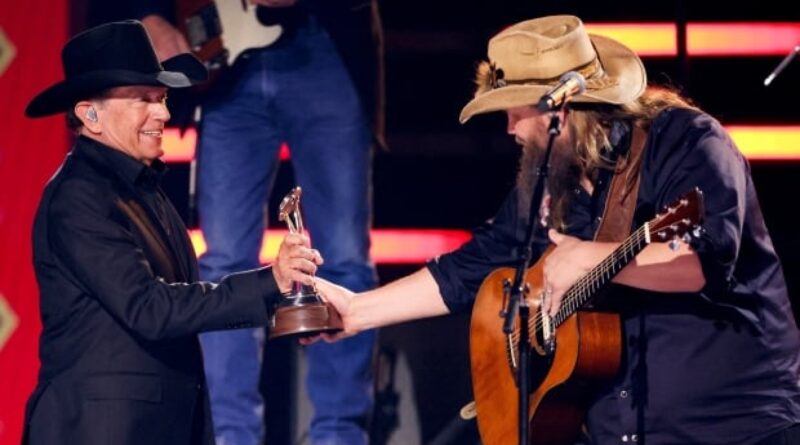 Chris Stapleton, Lainey Wilson, Morgan Wallen big winners as CMAs mix new, established artists