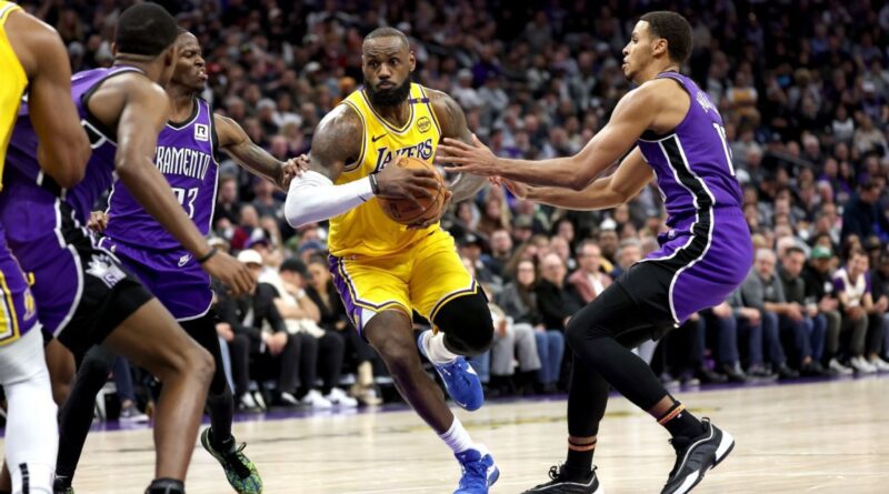 LeBron leaps Kareem again as L.A. gets on track