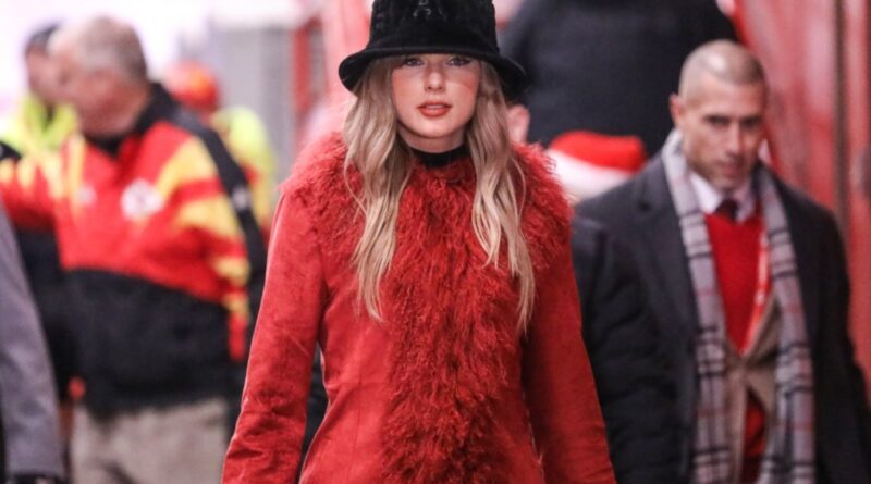 Taylor Swift Arrives to Chiefs Game Rocking a Red Faux Fur Coat