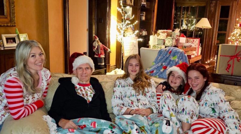 Michael Bolton Shares Christmas Family Pic 1-Year Post Cancer Diagnosis