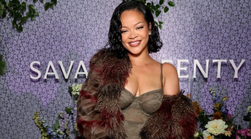 Here’s How Fans Reacted to Rihanna Performing Her Own Songs at Karaoke