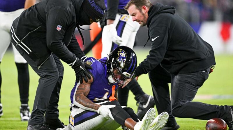 Zay Flowers exits early with knee injury in Ravens worry before playoffs