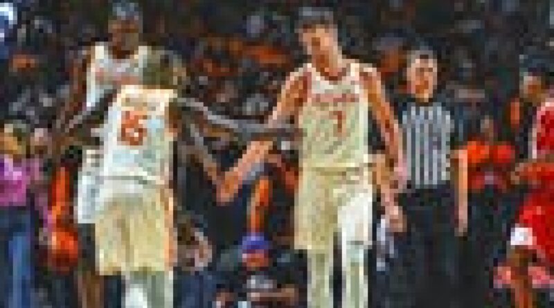 AP Top 25: Unbeaten Tennessee tightens grip on No. 1 in men’s poll